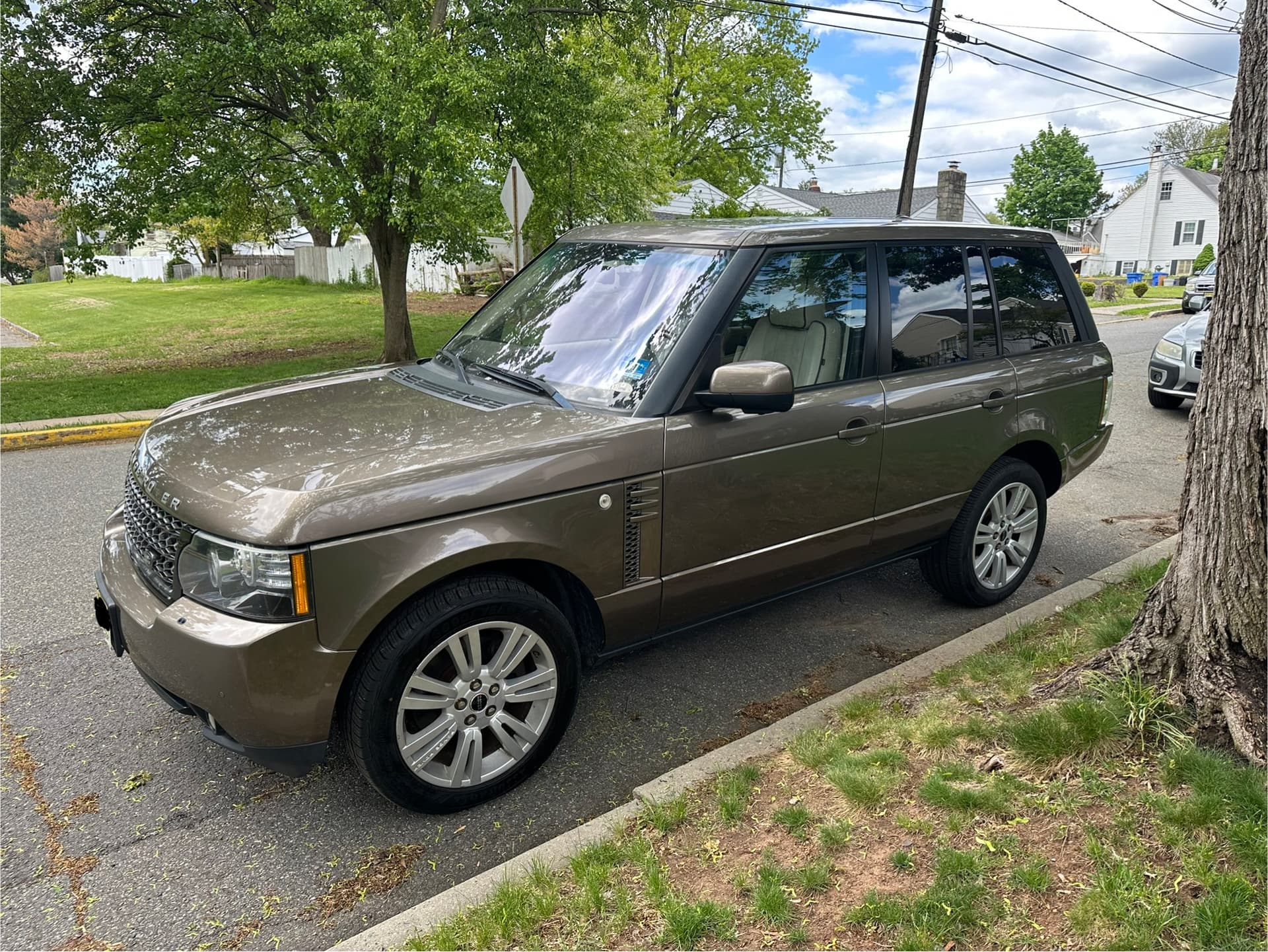 2012 Range Rover HSE LUX – Immaculate – Fully Loaded – Runs Excellent